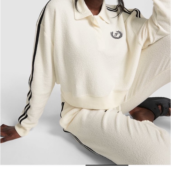 PINK Victoria’s Secret Reverse Fleece High-Waist Gym Pants - Picture 4 of 4